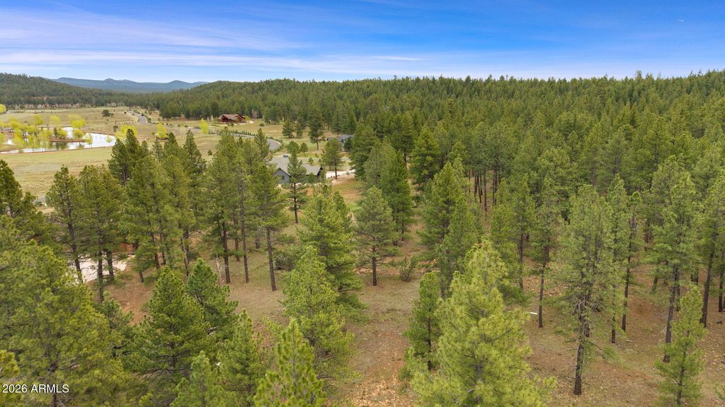 Image 10 of property listing at 318 W AVA J Circle 30, Munds Park, AZ 86017