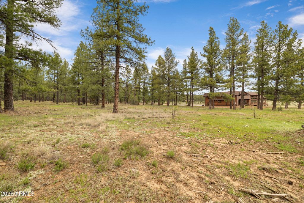 Image 24 of property listing at 318 W AVA J Circle 30, Munds Park, AZ 86017