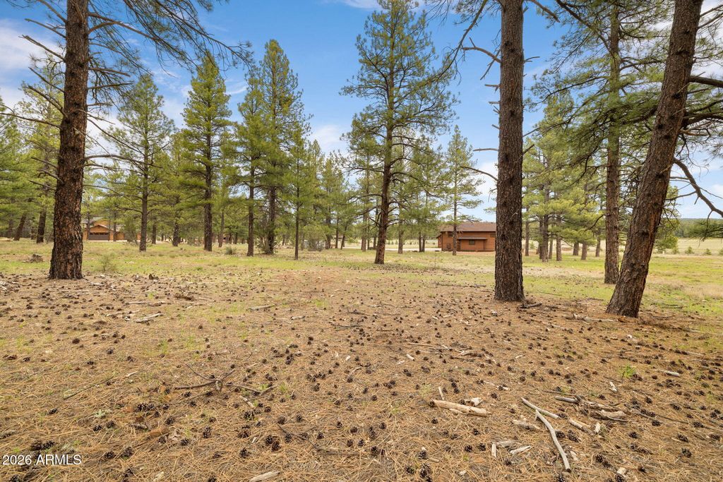 Image 26 of property listing at 318 W AVA J Circle 30, Munds Park, AZ 86017