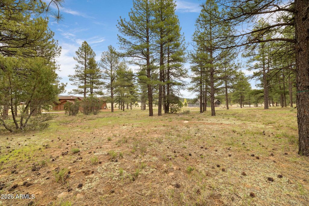 Image 29 of property listing at 318 W AVA J Circle 30, Munds Park, AZ 86017
