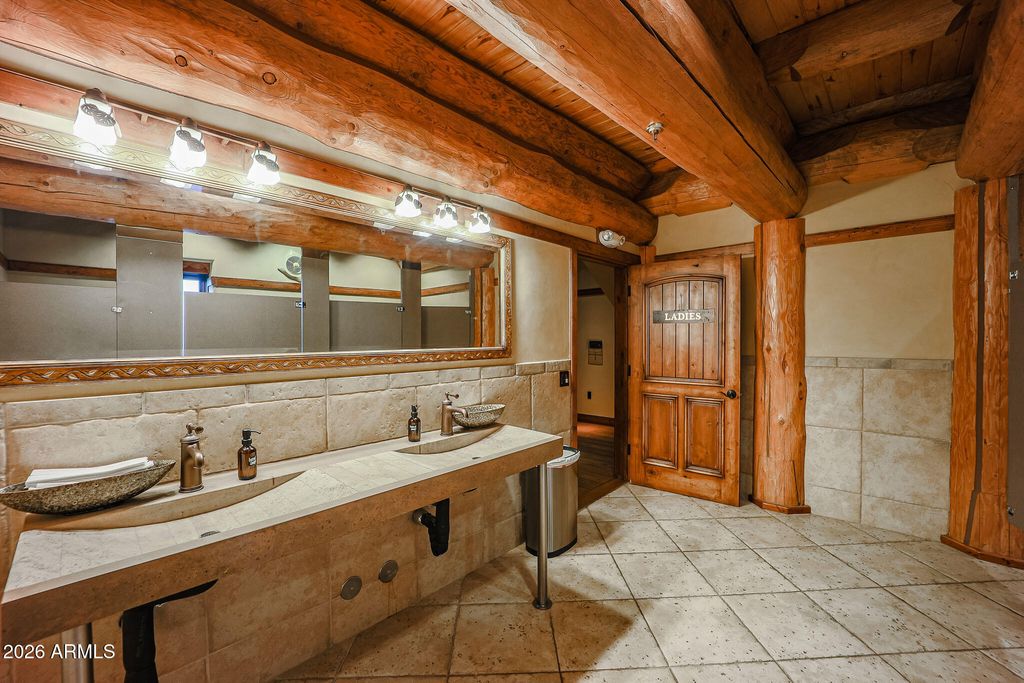 Image 41 of property listing at 318 W AVA J Circle 30, Munds Park, AZ 86017