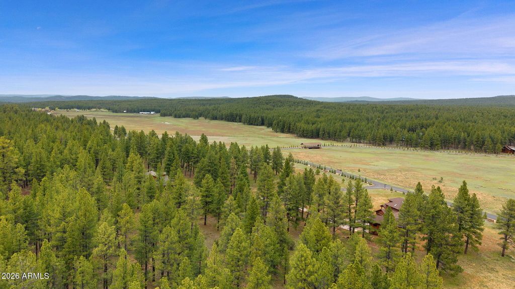 Image 9 of property listing at 318 W AVA J Circle 30, Munds Park, AZ 86017