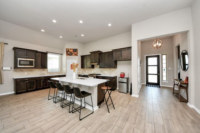 13021 Ocean Breeze Ln Lane, La Marque, TX 77568