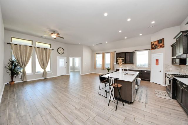 13021 Ocean Breeze Ln Lane, La Marque, TX 77568