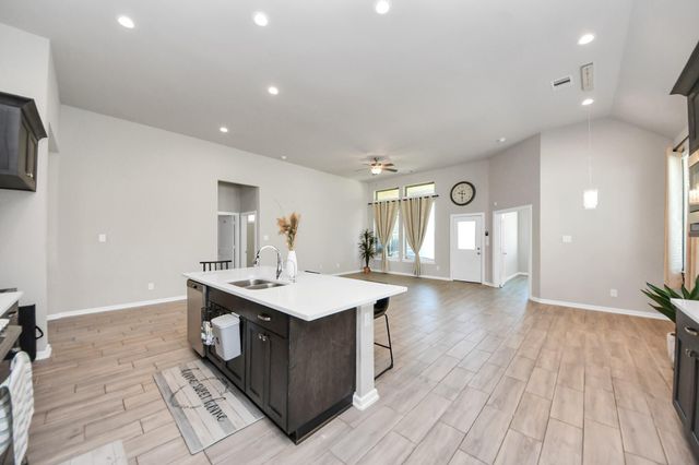 13021 Ocean Breeze Ln Lane, La Marque, TX 77568