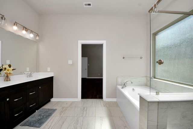 13021 Ocean Breeze Ln Lane, La Marque, TX 77568