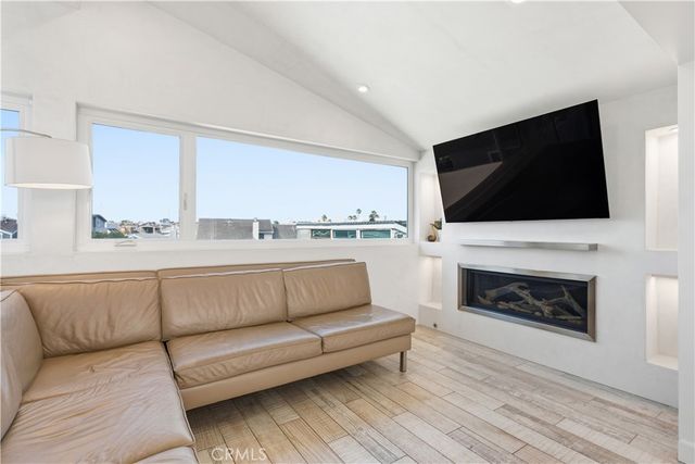 419 E Balboa, Newport Beach, CA 92661