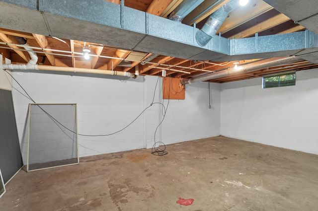 1054 Bourgogne Avenue, Bowling Green, OH 43402