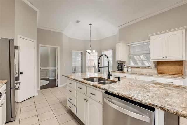2124 Green Hill Drive, Mckinney, TX 75072