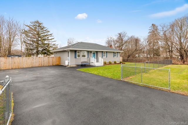 425 Macdonald Avenue, Bellport, NY 11713