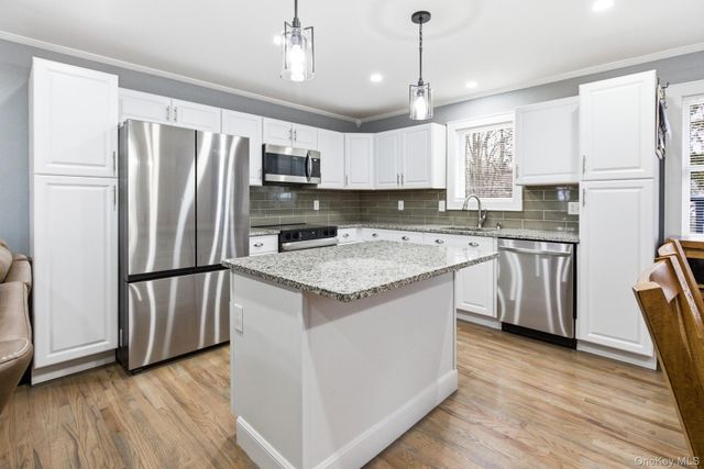 425 Macdonald Avenue, Bellport, NY 11713