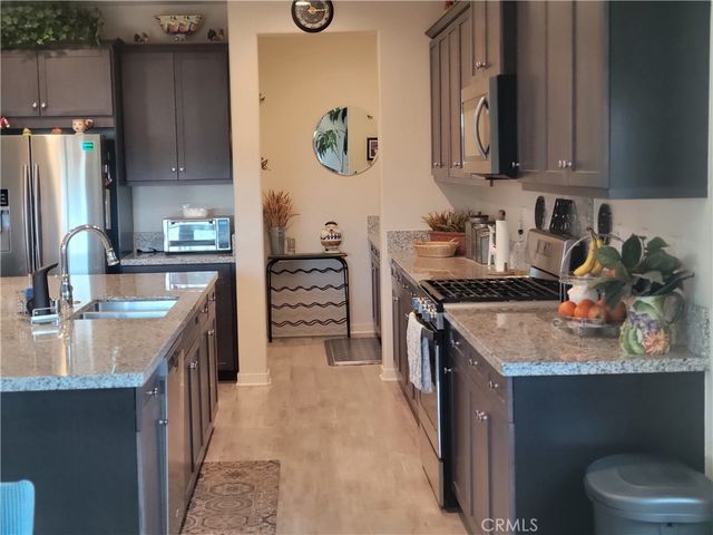 7039 N Antique Street N, San Bernardino, CA 92407