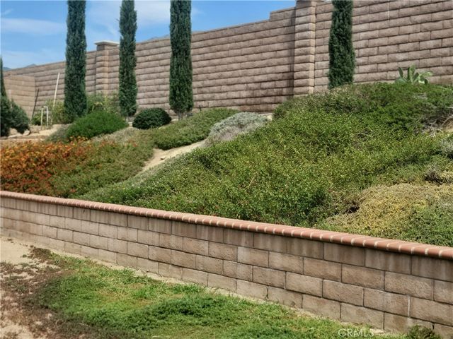 7039 N Antique Street N, San Bernardino, CA 92407