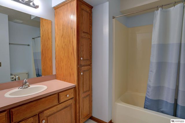 16034 Chicago Street, Omaha, NE 68118