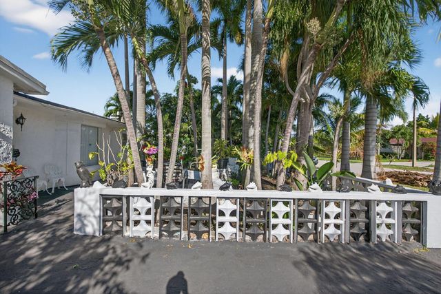 225 S Sequoia Drive, West Palm Beach, FL 33409