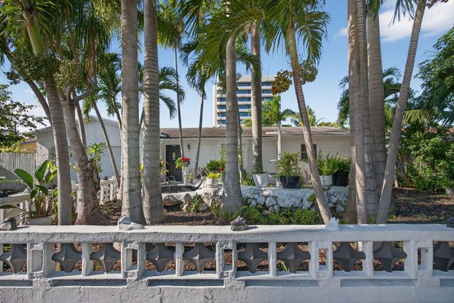 225 S Sequoia Drive, West Palm Beach, FL 33409