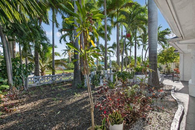 225 S Sequoia Drive, West Palm Beach, FL 33409