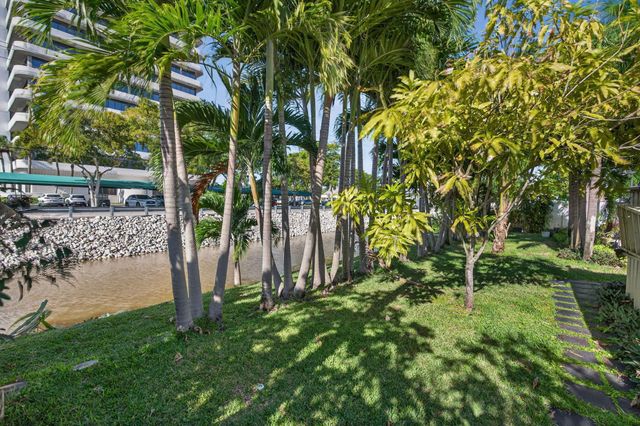 225 S Sequoia Drive, West Palm Beach, FL 33409