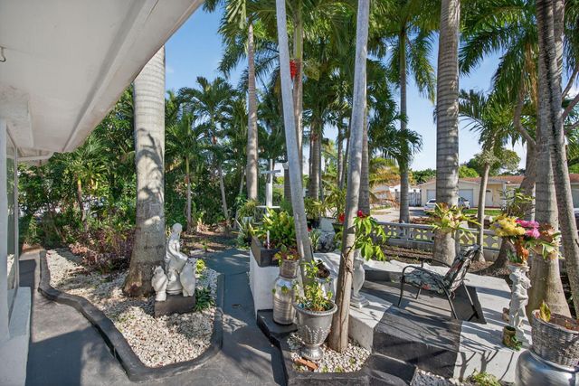 225 S Sequoia Drive, West Palm Beach, FL 33409