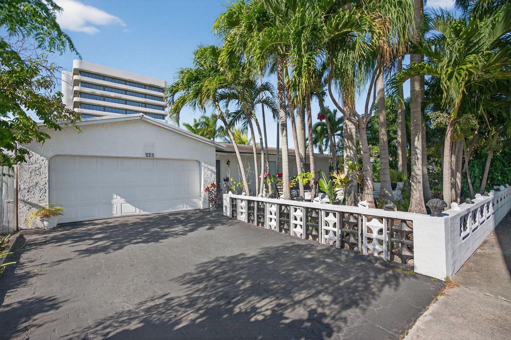 225 S Sequoia Drive, West Palm Beach, FL 33409