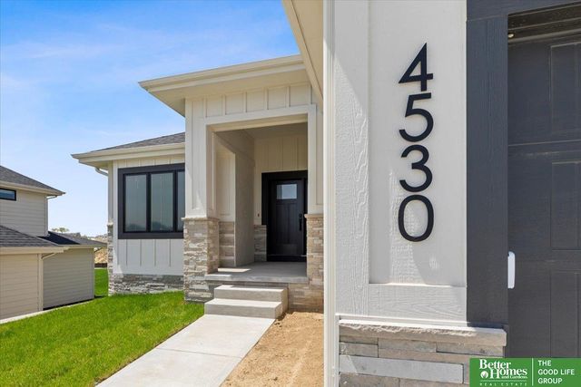 22120 Schofield Drive, Gretna, NE 68028