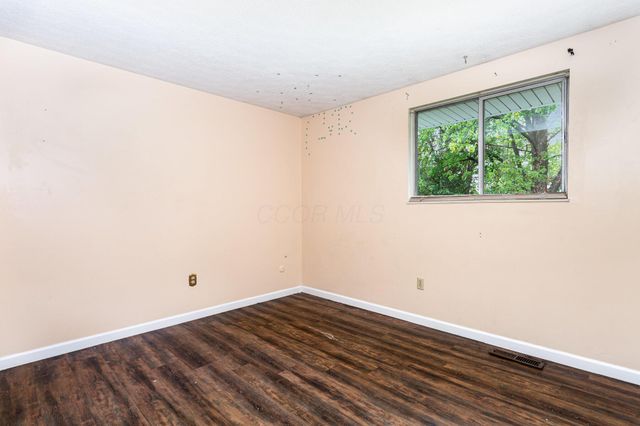 1687 Brookfield Square S, Columbus, OH 43229