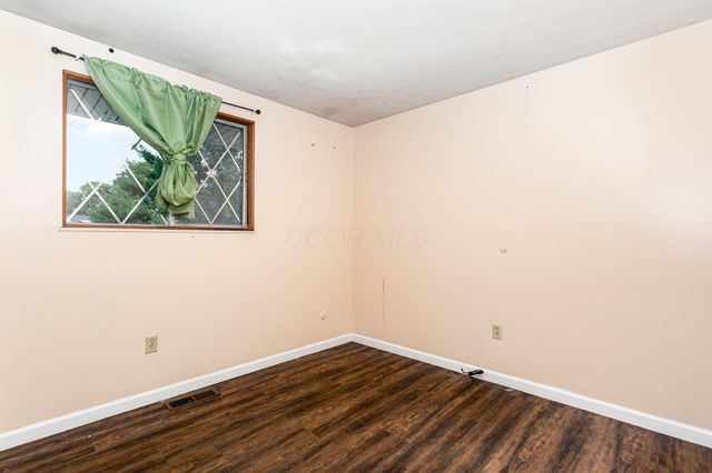 1687 Brookfield Square S, Columbus, OH 43229