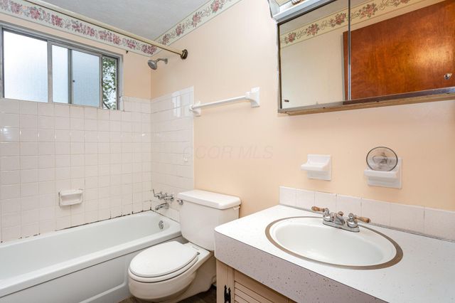 1687 Brookfield Square S, Columbus, OH 43229