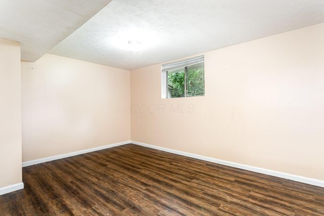 1687 Brookfield Square S, Columbus, OH 43229