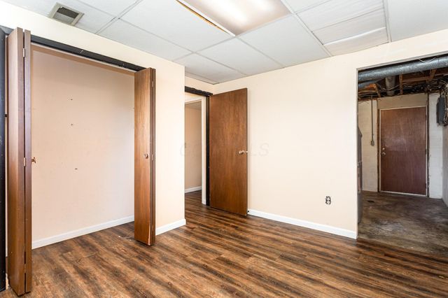 1687 Brookfield Square S, Columbus, OH 43229