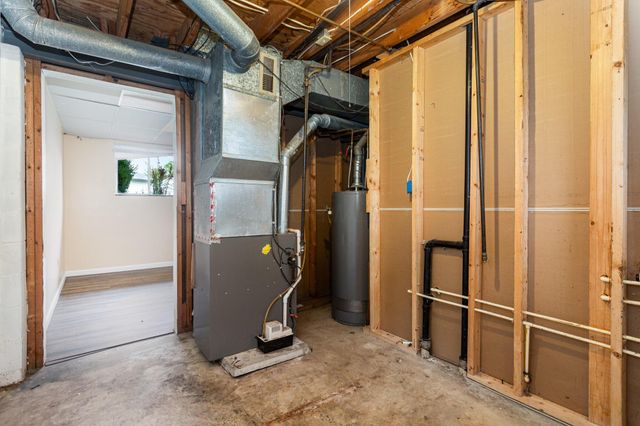 1687 Brookfield Square S, Columbus, OH 43229