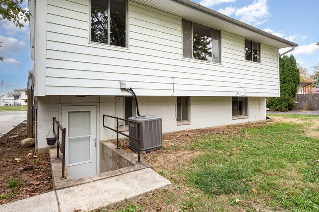 1687 Brookfield Square S, Columbus, OH 43229