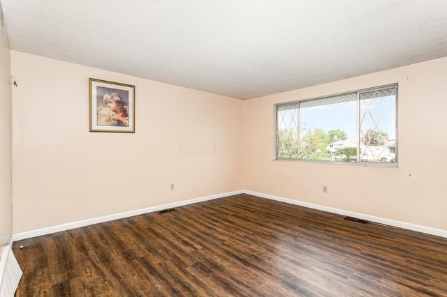 1687 Brookfield Square S, Columbus, OH 43229