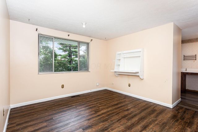 1687 Brookfield Square S, Columbus, OH 43229