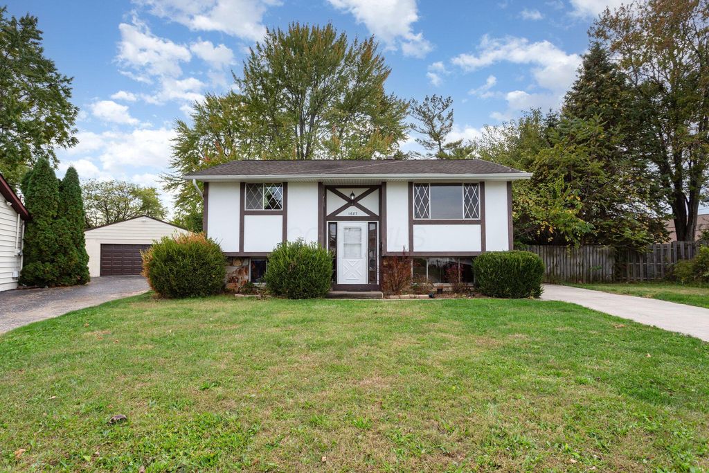 1687 Brookfield Square S, Columbus, OH 43229