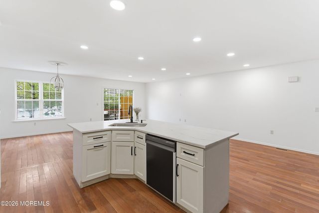 35 Harbor Bay Circle 384, Laurence Harbor, NJ 08879