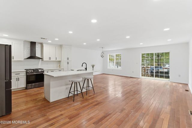 35 Harbor Bay Circle 384, Laurence Harbor, NJ 08879