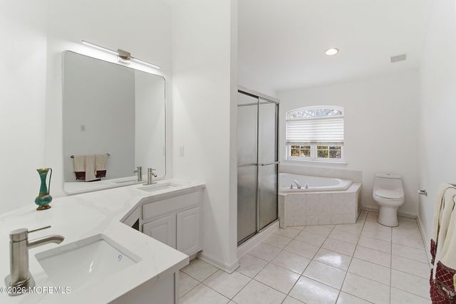 35 Harbor Bay Circle 384, Laurence Harbor, NJ 08879