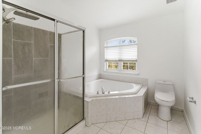 35 Harbor Bay Circle 384, Laurence Harbor, NJ 08879