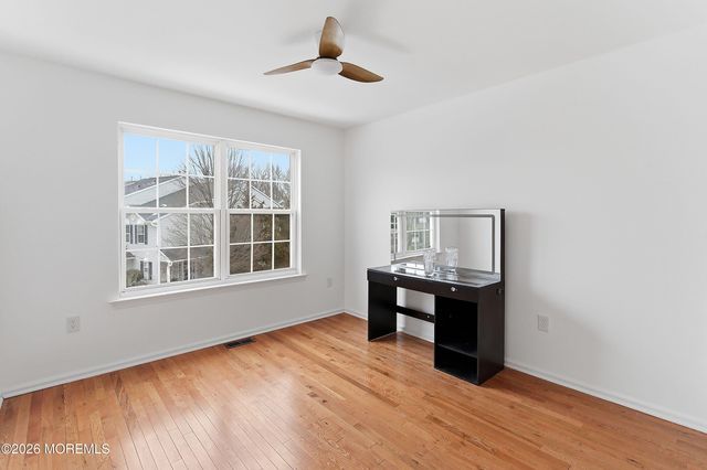 35 Harbor Bay Circle 384, Laurence Harbor, NJ 08879