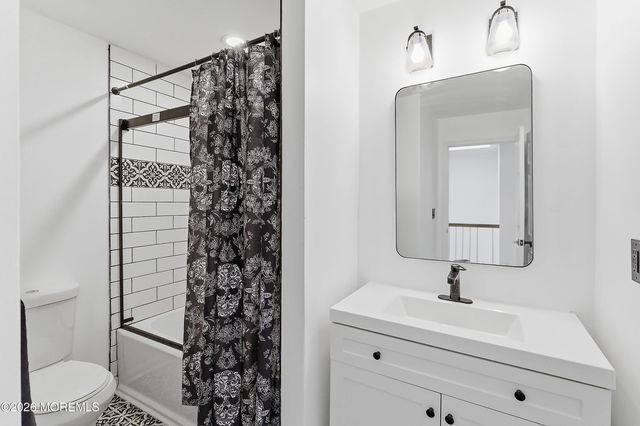 35 Harbor Bay Circle 384, Laurence Harbor, NJ 08879