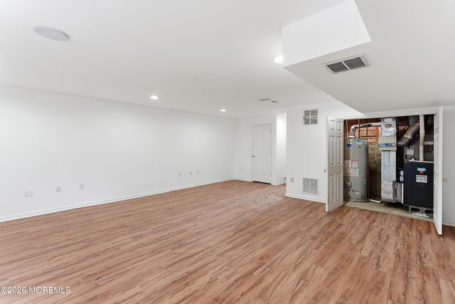 35 Harbor Bay Circle 384, Laurence Harbor, NJ 08879