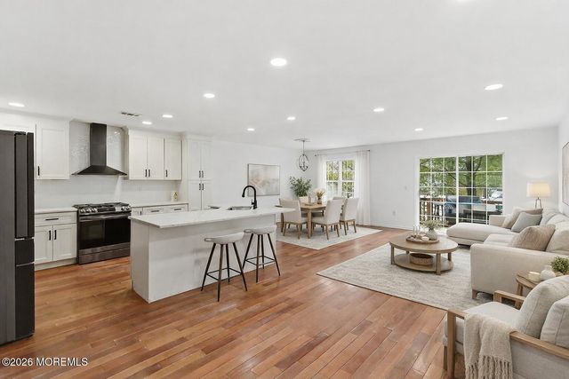 35 Harbor Bay Circle 384, Laurence Harbor, NJ 08879