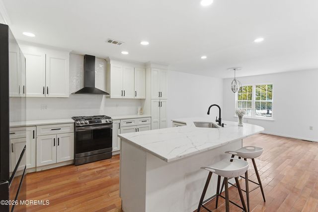 35 Harbor Bay Circle 384, Laurence Harbor, NJ 08879