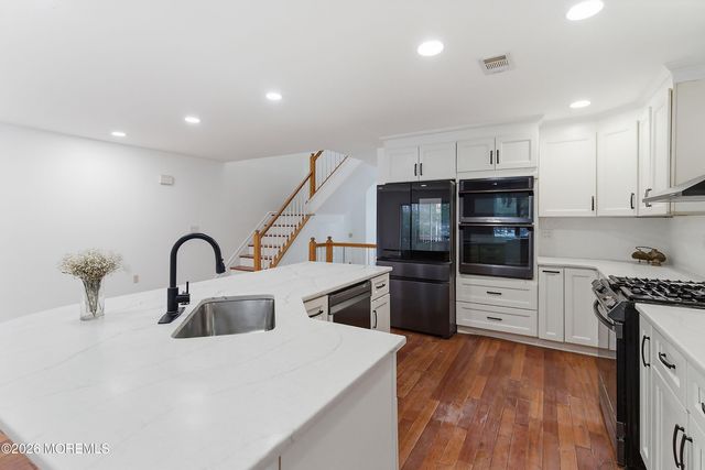 35 Harbor Bay Circle 384, Laurence Harbor, NJ 08879