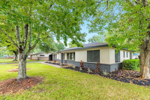 902 Brockman Street, Sweeny, TX 77480