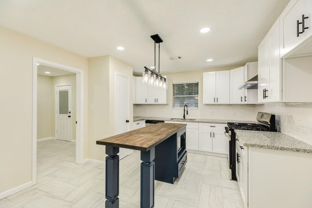 902 Brockman Street, Sweeny, TX 77480