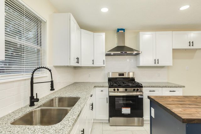 902 Brockman Street, Sweeny, TX 77480