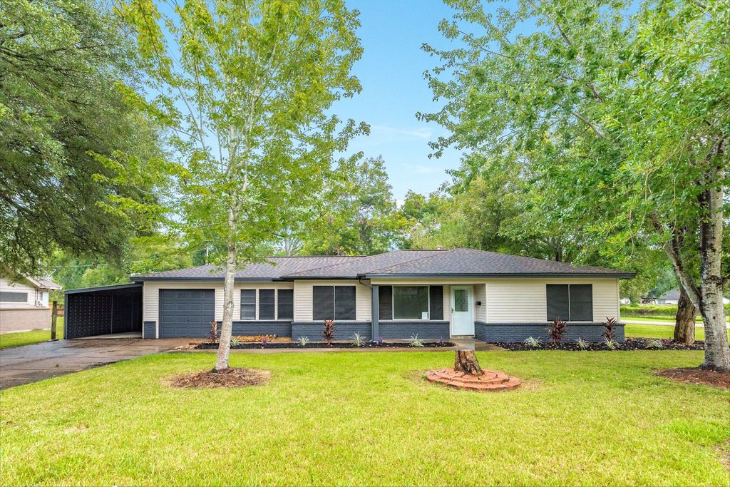 902 Brockman Street, Sweeny, TX 77480