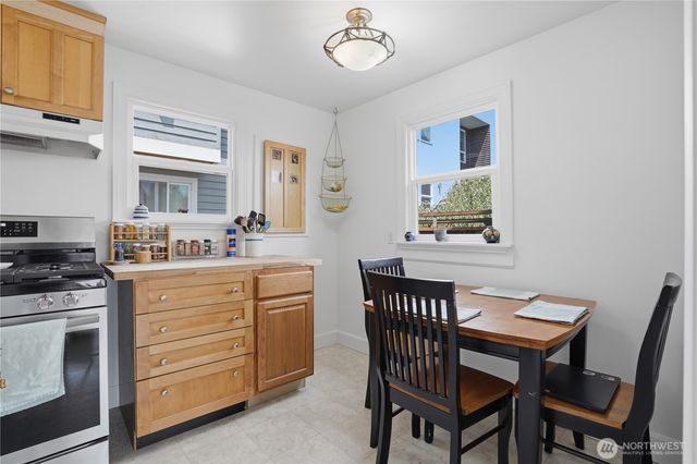 3637 22nd Avenue W, Seattle, WA 98199
